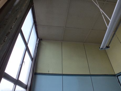 Plaques murales et de plafond perforées amiante